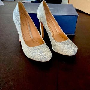 Size 8.5 Pour La Victoure heels in blue and white snakeskin